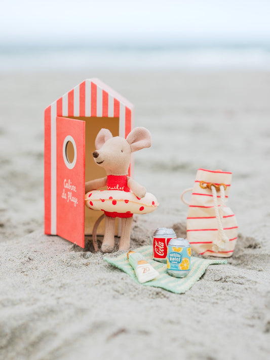 Maileg Beach Mouse Little Sister in Cabin de Plage